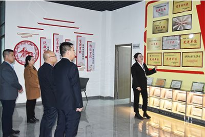 共谋校企合作